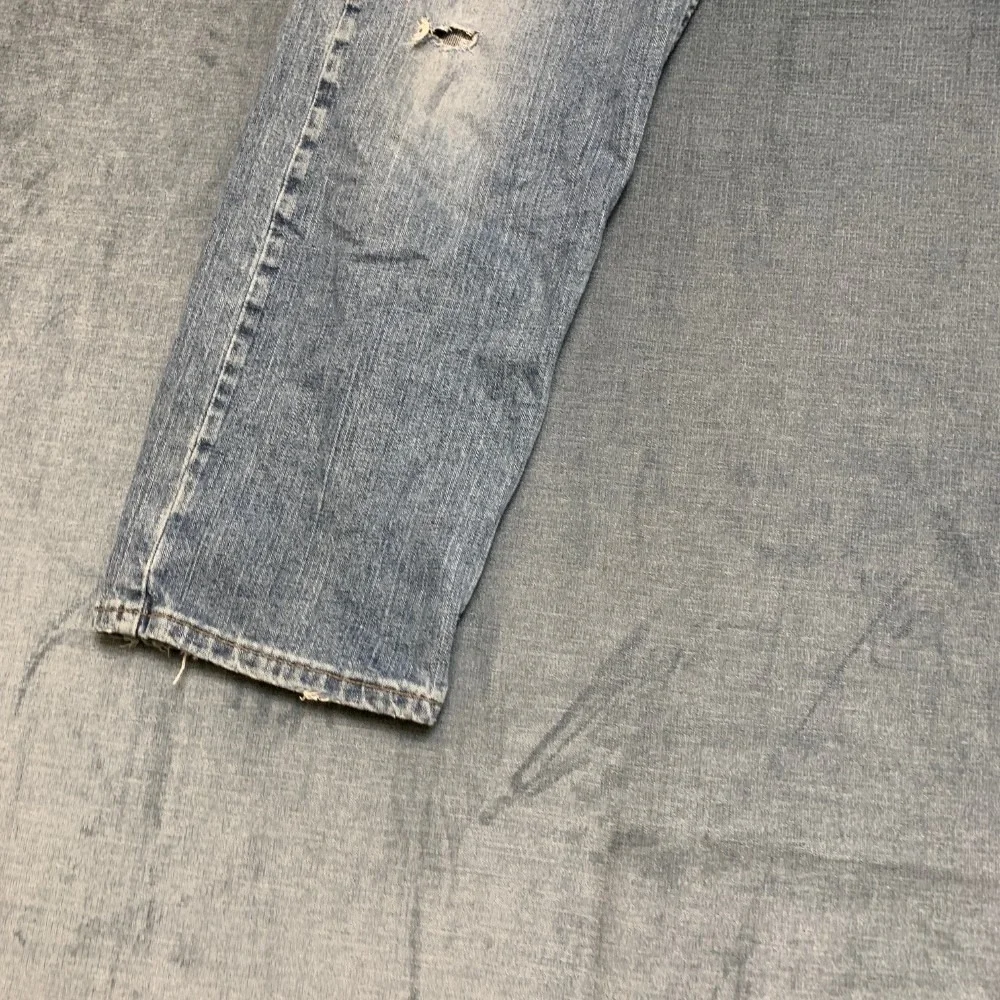 Wrangler Jeans Mens 34x29 Blue Denim Cotton Medium Wash Distressed Relaxed Fit